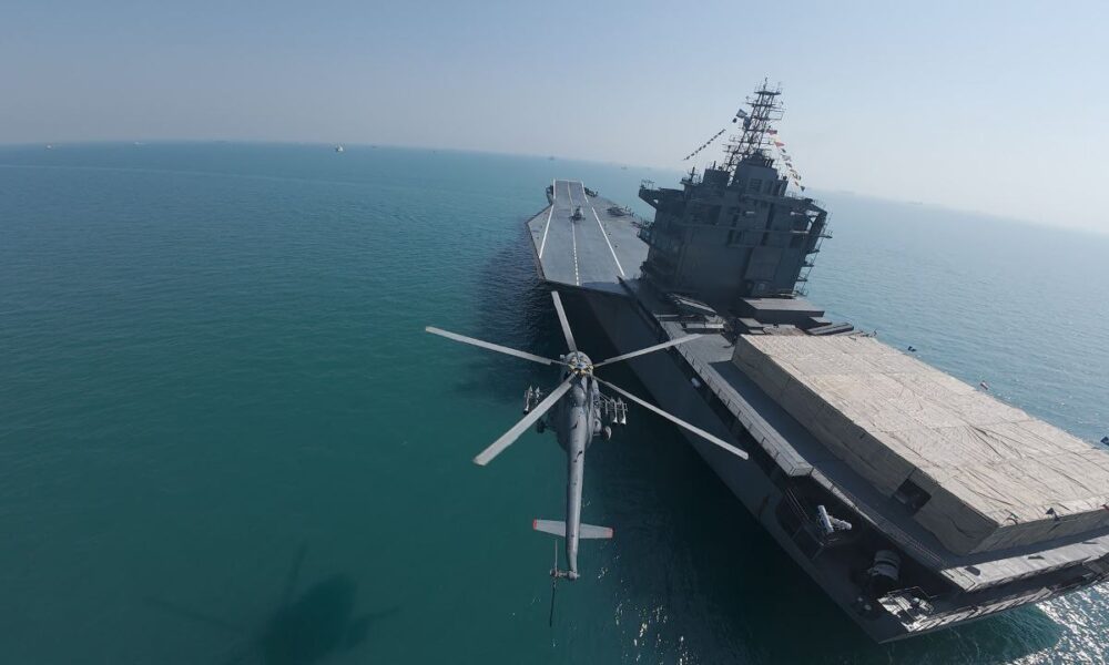 تصاویری از نخستین ناو پهپادبر ایران